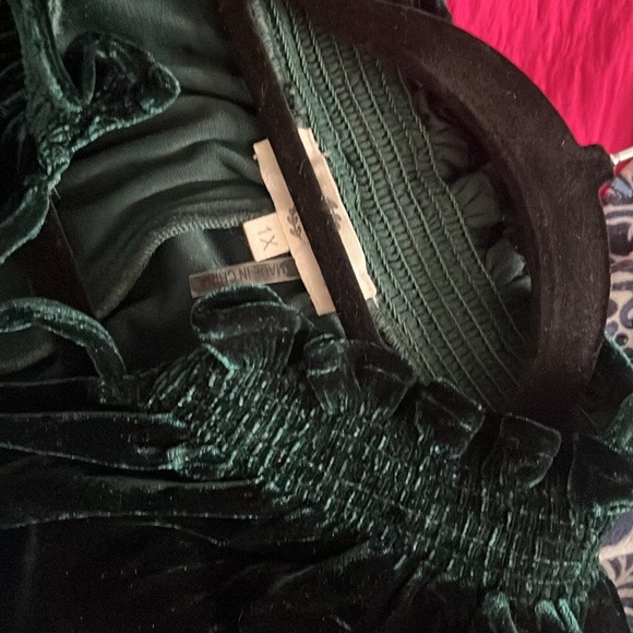 Entro 1X green velvet dressy tunic top. - Picture 7 of 11